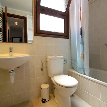 House In Lestartit Near & Pool 度假居 *