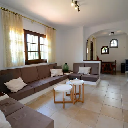 Les Acacies 10 Holiday home