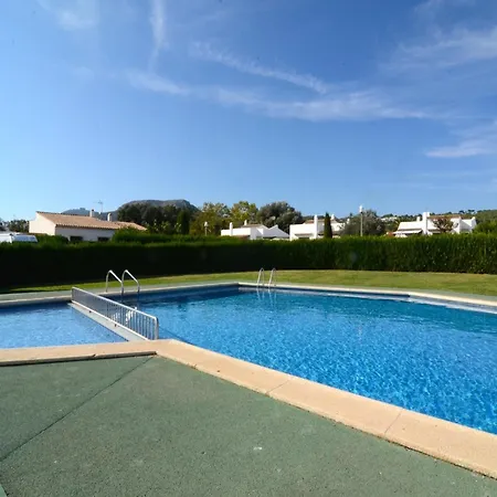 House In Lestartit Near & Pool 度假居 *